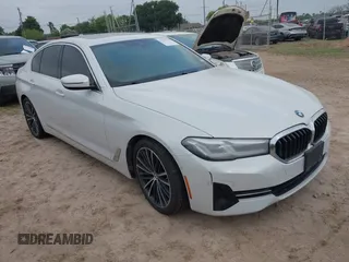 2021 BMW 5 Series 540i z VIN WBA53BJ03MWX01414, wystawiony jako IAAI lot #41937275 z przebiegiem 71 002 mil mil oraz . Historia ofert i sprzedaży dostępna na DreamBid. Obrazek 1.