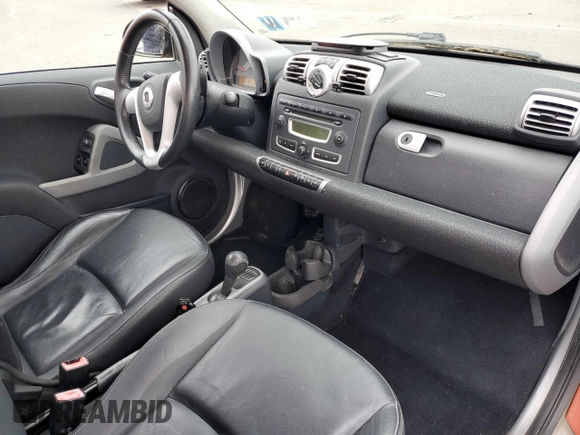 2008 Smart fortwo Pure z VIN WMEEJ31X18K155044, wystawiony jako Copart lot #58137355 z przebiegiem 62 718 mil mil oraz Szkody całkowita. Historia ofert i sprzedaży dostępna na DreamBid. Obrazek 8.