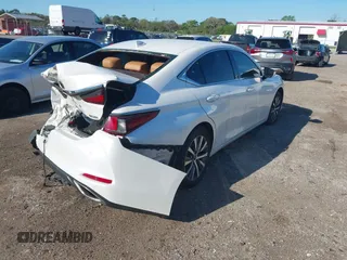 2019 Lexus ES 350 z VIN 58ABZ1B11KU051047, wystawiony jako IAAI lot #41721365 z przebiegiem 84 209 mil mil oraz . Historia ofert i sprzedaży dostępna na DreamBid. Obrazek 4.