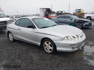2001 Hyundai Tiburon with VIN KMHJG25F81U267658, listed as a IAAI auction lot 41092438 with 188,575 mi miles. Bid and sale history available at carsss.com. Image 1.