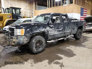 2008 GMC Sierra 2500HD SLT z VIN 1GTHK29648E106725, wystawiony jako Copart lot #49331895 z przebiegiem Nie podano mil oraz Szkoda całkowita • Salvage title. Historia ofert i sprzedaży dostępna na DreamBid. Obrazek 1.