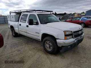 2006 Chevrolet Silverado 1500HD LT2 z VIN 1GCGK13U46F127367, wystawiony jako Copart lot #76842544 z przebiegiem 228 462 mil mil oraz Czysty tytuł • Clean title. Historia ofert i sprzedaży dostępna na DreamBid. Obrazek 4.
