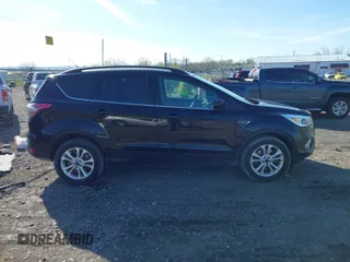 2018 Ford Escape SE z VIN 1FMCU9GD5JUB15259, wystawiony jako IAAI lot #42182040 z przebiegiem 122 194 mil mil oraz . Historia ofert i sprzedaży dostępna na DreamBid. Obrazek 14.