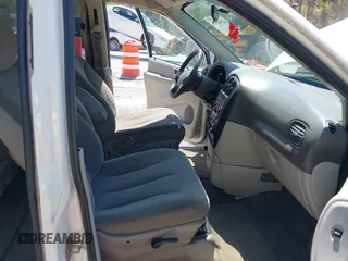 2005 Dodge Caravan with VIN 1D4GP24R15B314267, listed as a IAAI auction lot 42066505 with 207,810 mi miles. Bid and sale history available at carsss.com. Image 5.