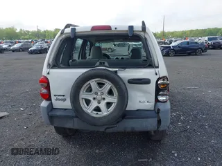 2005 Jeep Liberty Sport z VIN 1J4GK48K75W530535, wystawiony jako IAAI lot #42154934 z przebiegiem 132 637 mil mil oraz . Historia ofert i sprzedaży dostępna na DreamBid. Obrazek 17.