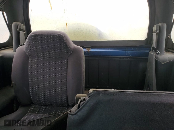1993 Geo Tracker z VIN 2CNBJ18UXP6921660, wystawiony jako Copart lot #58027275 z przebiegiem 64 349 mil mil oraz Tytuł czysty. Historia ofert i sprzedaży dostępna na DreamBid. Obrazek 10.