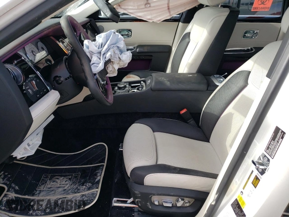 2017 Rolls-Royce Ghost z VIN SCA664S50HUX54312, wystawiony jako Copart lot #40640674 z przebiegiem Nie podano mil oraz Szkody całkowita. Historia ofert i sprzedaży dostępna na DreamBid. Obrazek 7.
