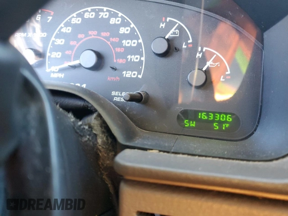 2002 Ford Explorer XLT with VIN 1FMZU63KX2UD18811, listed as a Copart auction lot 84105904 with 163,306 mi miles and Salvage Title. Bid and sale history available at DreamBid. Image 9.