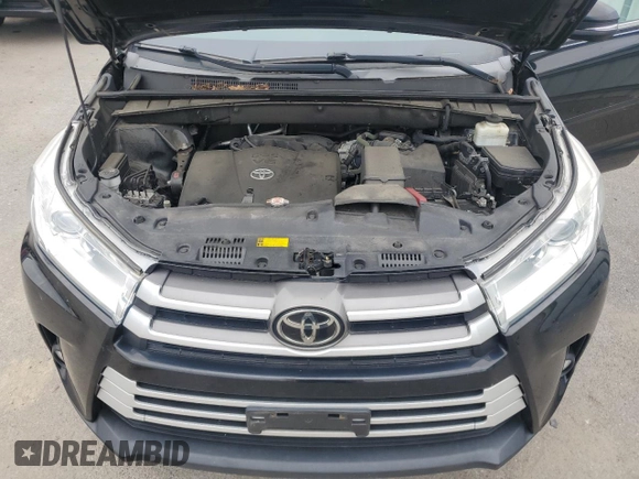 2017 Toyota Highlander XLE with VIN 5TDJZRFH5HS477446, listed as a Copart auction lot 60132215 with 58,830 mi miles and Salvage title. Bid and sale history available at DreamBid. Image 12.