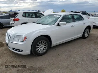 2014 Chrysler 300 z VIN 2C3CCAAG0EH182747, wystawiony jako Copart lot #53003745 z przebiegiem 112 118 mil mil oraz Szkody całkowita. Historia ofert i sprzedaży dostępna na DreamBid. Obrazek 1.