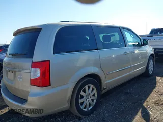 2014 Chrysler Town & Country Touring with VIN 2C4RC1BG2ER224267, listed as a IAAI auction lot 41750220 with 209,377 mi miles. Bid and sale history available at carsss.com. Image 4.
