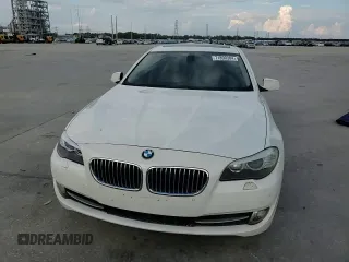 2012 BMW 5 Series 528i xDrive z VIN WBAXH5C50CDW04329, wystawiony jako Copart lot #84813424 z przebiegiem Nie podano mil oraz Szkoda całkowita • Salvage title. Historia ofert i sprzedaży dostępna na DreamBid. Obrazek 10.