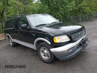 2000 Ford F-150 XL z VIN 1FTRX17L2YNB60131, wystawiony jako IAAI lot #42295537 z przebiegiem 216 638 mil mil oraz . Historia ofert i sprzedaży dostępna na DreamBid. Obrazek 1.