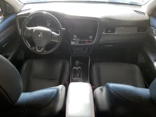 2020 Mitsubishi Outlander SE z VIN JA4AD3A3XLZ035349, wystawiony jako Copart lot #61215315 z przebiegiem 124 728 mil mil oraz Czysty tytuł • Clean title. Historia ofert i sprzedaży dostępna na DreamBid. Obrazek 8.