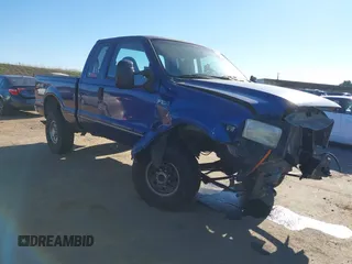 1999 Ford Super Duty F-250 XL with VIN 1FTNX21F0XEA21055, listed as a IAAI auction lot 41337200 with 173,431 mi miles. Bid and sale history available at carsss.com. Image 1.