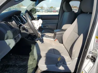 2013 Toyota Tacoma z VIN 5TFUX4EN3DX018529, wystawiony jako Copart lot #77794934 z przebiegiem 186 050 mil mil oraz Szkoda całkowita • Salvage title. Historia ofert i sprzedaży dostępna na DreamBid. Obrazek 7.