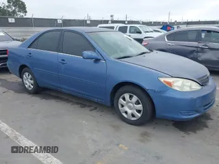 2004 Toyota Camry LE z VIN 4T1BE32K44U832767, wystawiony jako IAAI lot #42041228 z przebiegiem 185 778 mil mil oraz . Historia ofert i sprzedaży dostępna na DreamBid. Obrazek 1.