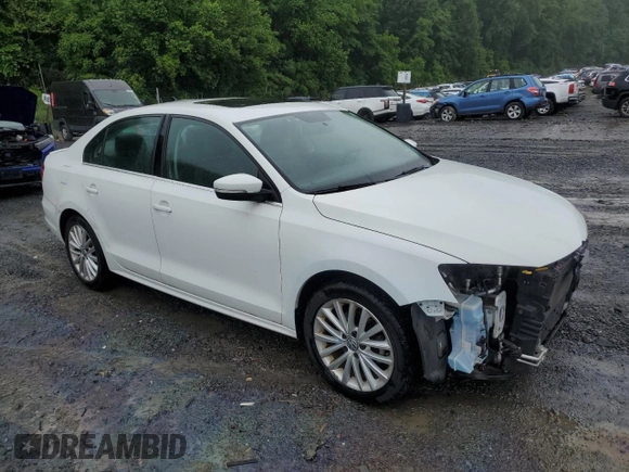 2015 Volkswagen Jetta SE with VIN 3VWD17AJ9FM233571, listed as a Copart auction lot 61436735 with 58,690 mi miles and Salvage title. Bid and sale history available at DreamBid. Image 4.