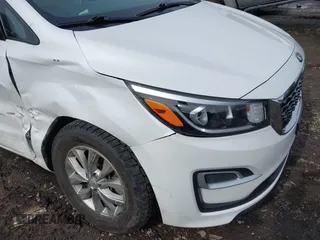 2021 Kia Sedona LX with VIN KNDMB5C13M6668648, listed as a IAAI auction lot 41785324 with 52,301 mi miles. Bid and sale history available at carsss.com. Image 6.