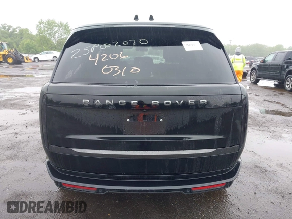 2024 Land Rover Range Rover SE z VIN SALKP9E96RA092327, wystawiony jako IAAI lot #42336138 z przebiegiem 41 600 mil mil oraz . Historia ofert i sprzedaży dostępna na DreamBid. Obrazek 16.