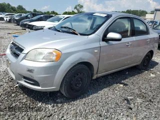 2007 Chevrolet Aveo LS z VIN KL1TD56627B150305, wystawiony jako Copart lot #61729215 z przebiegiem 121 970 mil mil oraz Szkoda całkowita • Salvage title. Historia ofert i sprzedaży dostępna na DreamBid. Obrazek 1.