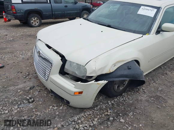 2006 Chrysler 300 Touring with VIN 2C3KA53G16H520826, listed as a IAAI auction lot 42204727 with 247,771 mi miles and . Bid and sale history available at carsss.com. Image 6.