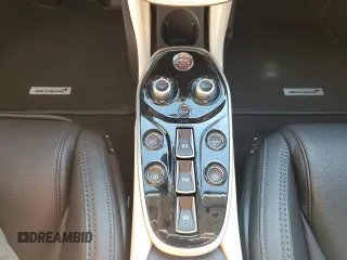 2023 McLaren GT z VIN SBM22GCAXPW002692, wystawiony jako Copart lot #41496504 z przebiegiem Nie podano mil oraz . Historia ofert i sprzedaży dostępna na DreamBid. Obrazek 10.