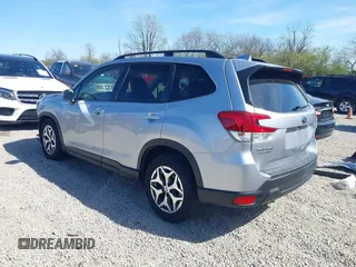 2021 Subaru Forester Premium with VIN JF2SKAJC8MH522840, listed as a IAAI auction lot 42059672 with 76,698 mi miles. Bid and sale history available at carsss.com. Image 3.