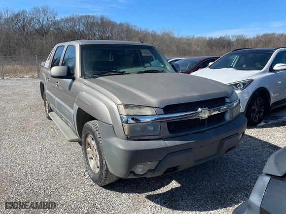 2002 Chevrolet Avalanche with VIN 3GNEC13T82G302926, listed as a Copart auction lot 47324455 with 379,025 mi miles and Clean Title. Bid and sale history available at carsss.com. Image 1.