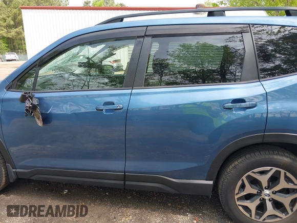 2020 Subaru Forester Premium with VIN JF2SKAJC5LH556992, listed as a IAAI auction lot 42061879 with 71,840 mi miles. Bid and sale history available at carsss.com. Image 14.