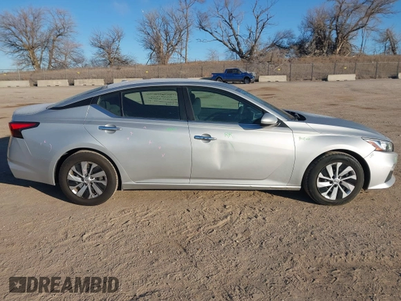 2019 Nissan Altima 2.5 S with VIN 1N4BL4BV4KC126840, listed as a IAAI auction lot 41254641 with 104,640 mi miles. Bid and sale history available at carsss.com. Image 13.