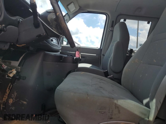 2008 Ford Econoline Passenger XL with VIN 1FBSS31L18DA39220, listed as a Copart auction lot 45862245 with 35,008 mi miles and Salvage title. Bid and sale history available at DreamBid. Image 7.