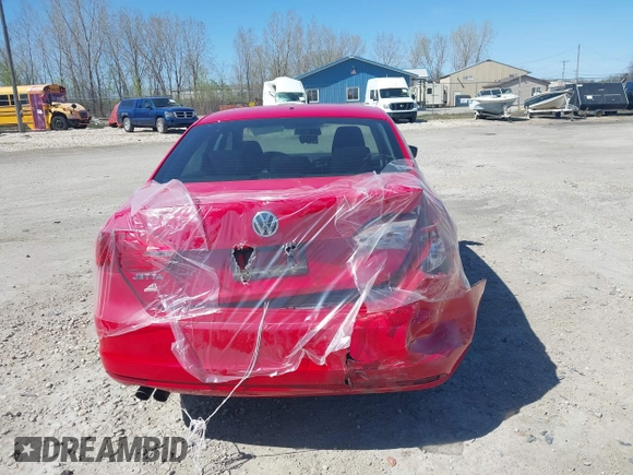 2014 Volkswagen Jetta S z VIN 3VW2K7AJ6EM305345, wystawiony jako IAAI lot #42222726 z przebiegiem 113 350 mil mil oraz . Historia ofert i sprzedaży dostępna na DreamBid. Obrazek 6.
