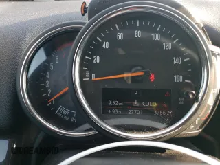 2020 MINI Countryman Cooper S with VIN WMZYX1C04L3L27083, listed as a Copart auction lot 68603514 with 27,701 mi miles and Salvage Title. Bid and sale history available at carsss.com. Image 9.