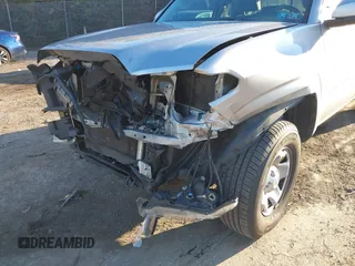 2017 Toyota Tacoma SR z VIN 5TFSX5EN9HX057404, wystawiony jako IAAI lot #40831578 z przebiegiem 91 434 mil mil oraz . Historia ofert i sprzedaży dostępna na DreamBid. Obrazek 6.