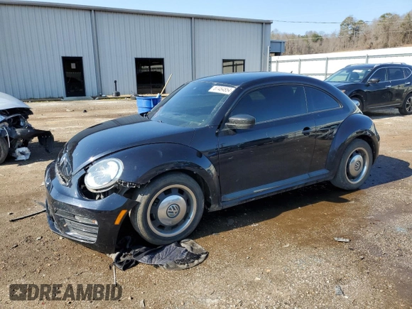 2017 Volkswagen Beetle Fleet z VIN 3VWF17AT7HM615904, wystawiony jako Copart lot #87484854 z przebiegiem 103 986 mil mil oraz Szkoda całkowita • Salvage title. Historia ofert i sprzedaży dostępna na DreamBid. Obrazek 1.