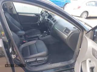 2015 Volkswagen Jetta SE z VIN 3VWD17AJ4FM235602, wystawiony jako IAAI lot #42073616 z przebiegiem 183 291 mil mil oraz . Historia ofert i sprzedaży dostępna na DreamBid. Obrazek 5.