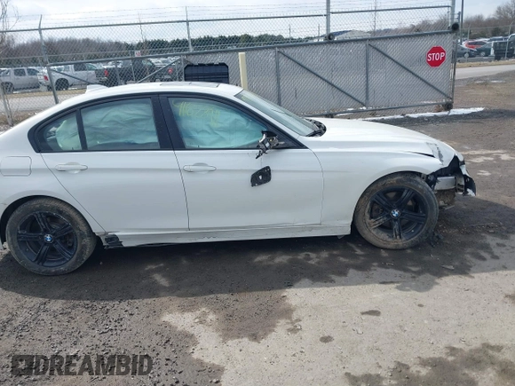 2014 BMW 3 Series 328d xDrive z VIN WBA3D5C5XEKX99221, wystawiony jako IAAI lot #41628911 z przebiegiem 129 095 mil mil oraz . Historia ofert i sprzedaży dostępna na DreamBid. Obrazek 13.