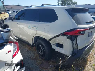 2024 Toyota Highlander XLE with VIN 5TDAAAA59RS007427, listed as a IAAI auction lot 42272224 with 14,260 mi miles and . Bid and sale history available at DreamBid. Image 3.