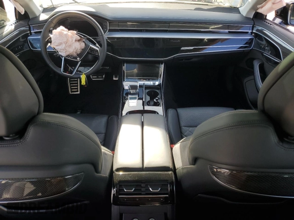 2022 Audi S8 with VIN WAULSAF84NN000519, listed as a Copart auction lot 47127135 with 30,032 mi miles and Salvage Title. Bid and sale history available at DreamBid. Image 8.