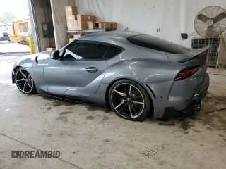 2021 Toyota Supra 3.0 z VIN WZ1DB0C06MW043625, wystawiony jako Copart lot #48971283 z przebiegiem 8255 mil mil oraz . Historia ofert i sprzedaży dostępna na DreamBid. Obrazek 2.