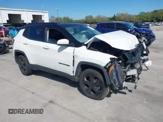 2021 Jeep Compass Latitude z VIN 3C4NJDBB7MT566237, wystawiony jako IAAI lot #41747738 z przebiegiem 33 395 mil mil oraz . Historia ofert i sprzedaży dostępna na DreamBid. Obrazek 1.