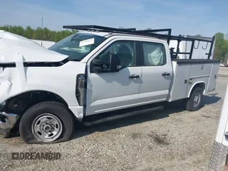 2024 Ford F-250 XL z VIN 1FT7W2BA9RED12655, wystawiony jako IAAI lot #41743877 z przebiegiem 2275 mil mil oraz . Historia ofert i sprzedaży dostępna na DreamBid. Obrazek 14.