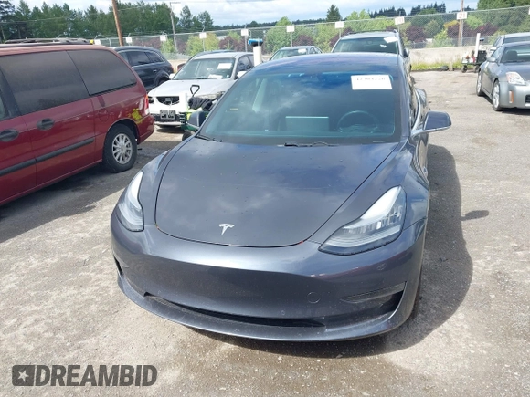 2018 Tesla Model 3 Long Range Battery z VIN 5YJ3E1EA2JF011588, wystawiony jako IAAI lot #42304226 z przebiegiem 56 819 mil mil oraz . Historia ofert i sprzedaży dostępna na DreamBid. Obrazek 12.