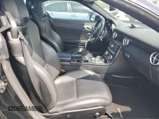 2019 Mercedes-Benz SLC 300 z VIN WDDPK3JAXKF160281, wystawiony jako Copart lot #54115215 z przebiegiem 50 768 mil mil oraz Szkody całkowita. Historia ofert i sprzedaży dostępna na DreamBid. Obrazek 10.