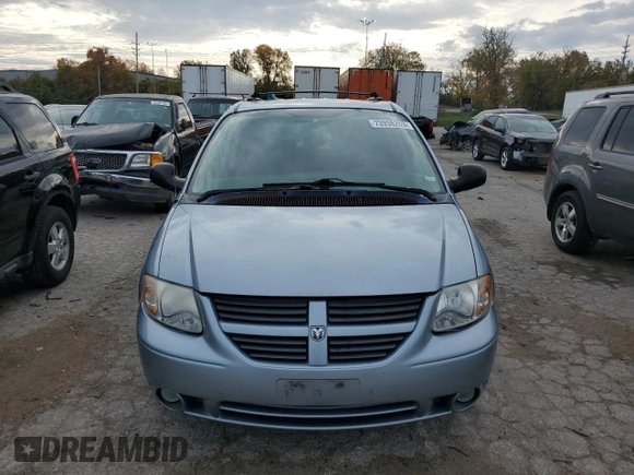 2005 Dodge Caravan SXT with VIN 2D4GP44L25R565890, listed as a Copart auction lot 42324244 with 203,174 mi miles and Non Repairable. Bid and sale history available at carsss.com. Image 5.