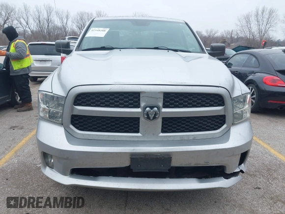 2015 Ram 1500 Express z VIN 1C6RR7FT8FS617657, wystawiony jako IAAI lot #41548188 z przebiegiem 144 050 mil mil oraz . Historia ofert i sprzedaży dostępna na DreamBid. Obrazek 12.
