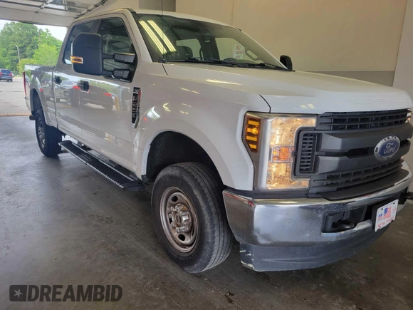 2019 Ford F-250 XL z VIN 1FT7W2B68KEF37148, wystawiony jako IAAI lot #42569097 z przebiegiem 201 085 mil mil oraz . Historia ofert i sprzedaży dostępna na DreamBid. Obrazek 12.