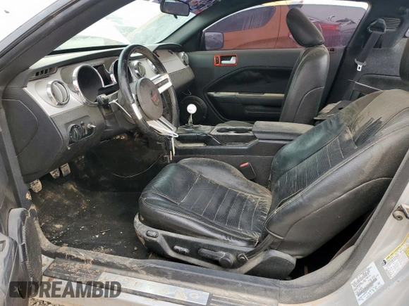 2006 Ford Mustang GT Deluxe z VIN 1ZVFT82H065132980, wystawiony jako Copart lot #52818745 z przebiegiem 207 854 mil mil oraz Szkoda całkowita • Salvage title. Historia ofert i sprzedaży dostępna na DreamBid. Obrazek 7.