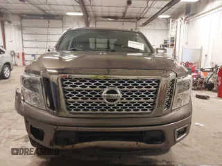 2017 Nissan Titan SV z VIN 1N6AA1E58HN523578, wystawiony jako IAAI lot #42160359 z przebiegiem 101 499 mil mil oraz . Historia ofert i sprzedaży dostępna na DreamBid. Obrazek 13.